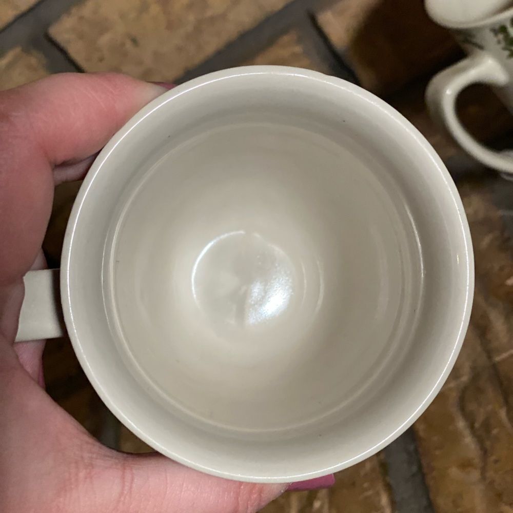 Vintage winter coffee cups 2 - Picture 3 of 5